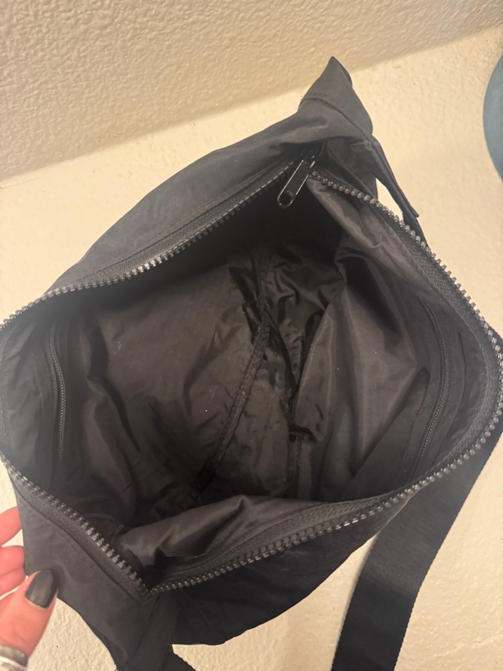 Minimal Crossbody crescent Tote BAGGU - Picture 6 of 6